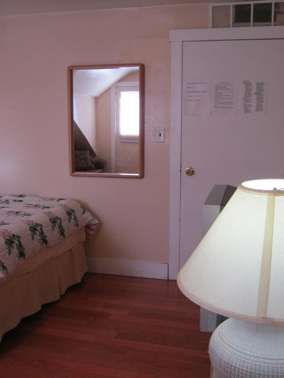 Kelowna Okanagan Lake Hostel Phòng bức ảnh
