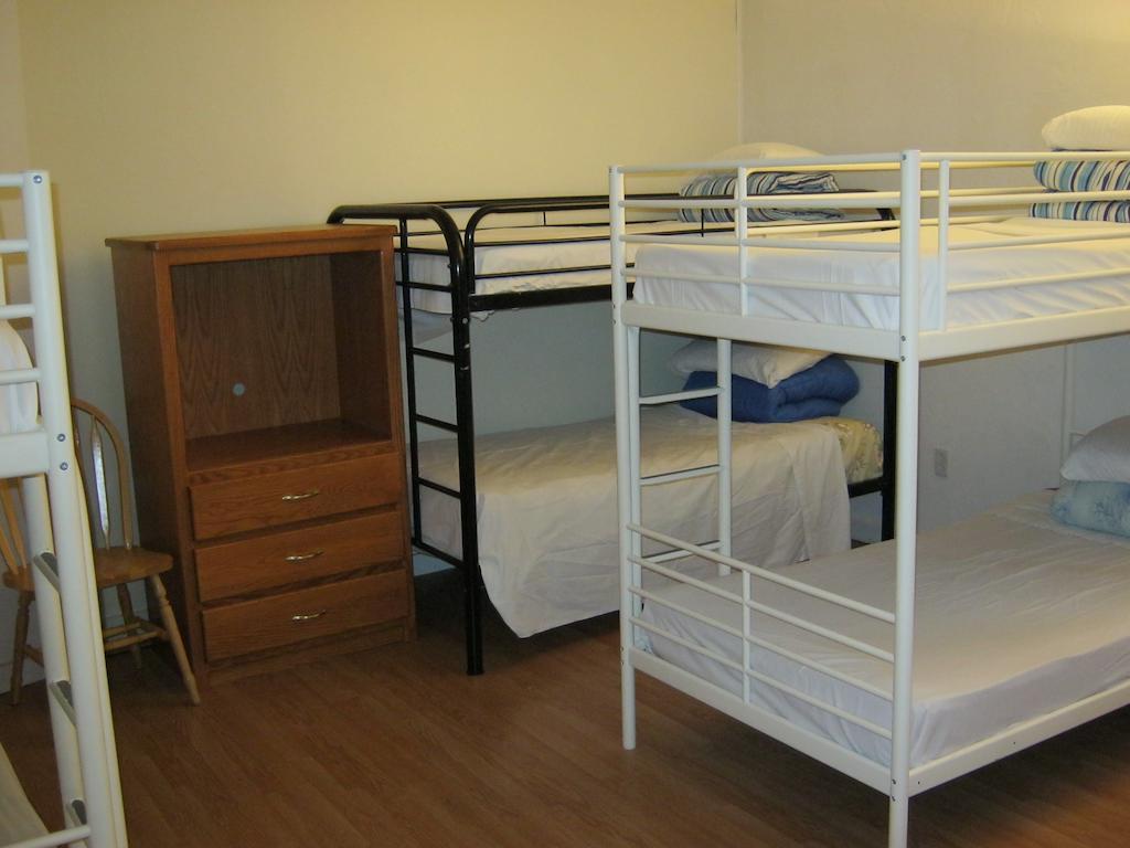 Kelowna Okanagan Lake Hostel Phòng bức ảnh