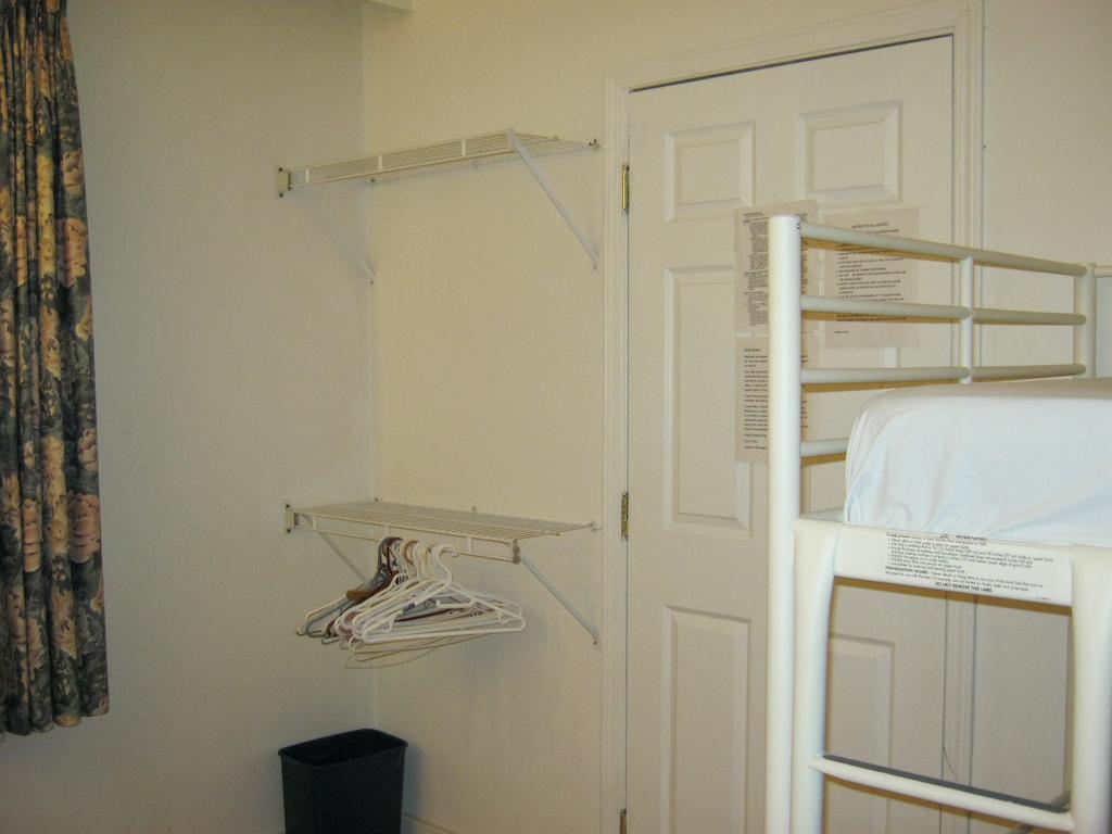 Kelowna Okanagan Lake Hostel Phòng bức ảnh