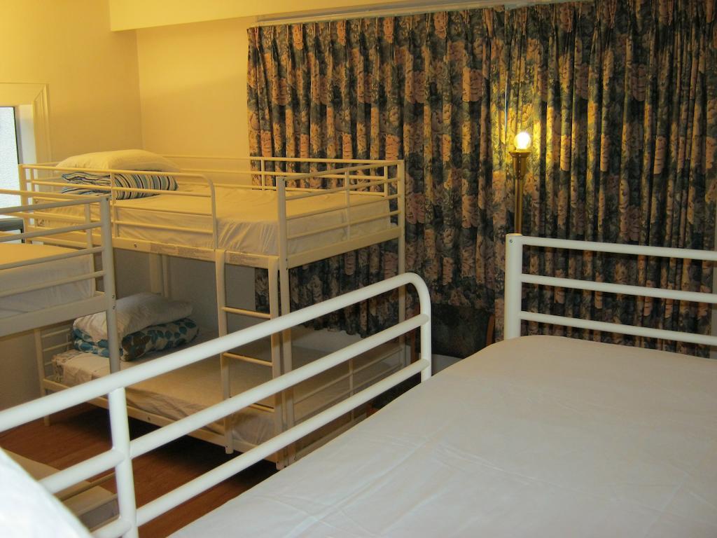 Kelowna Okanagan Lake Hostel Phòng bức ảnh
