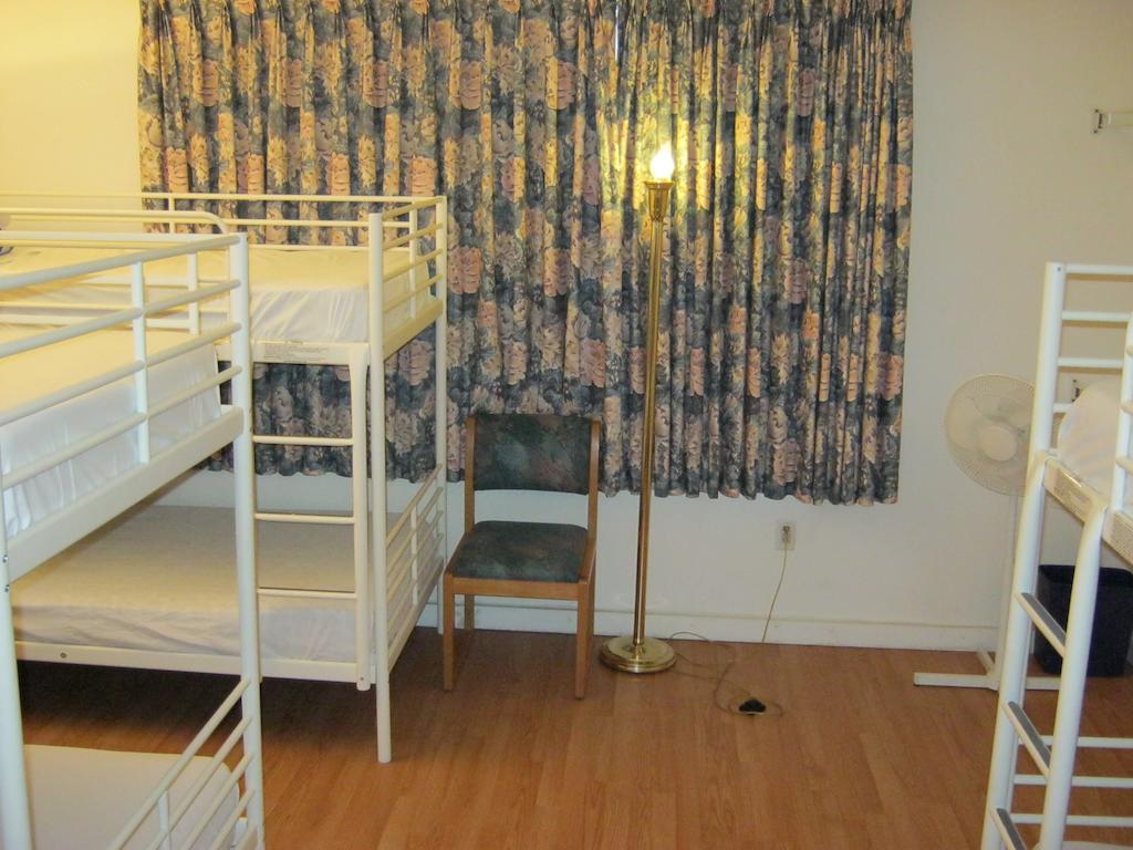 Kelowna Okanagan Lake Hostel Phòng bức ảnh