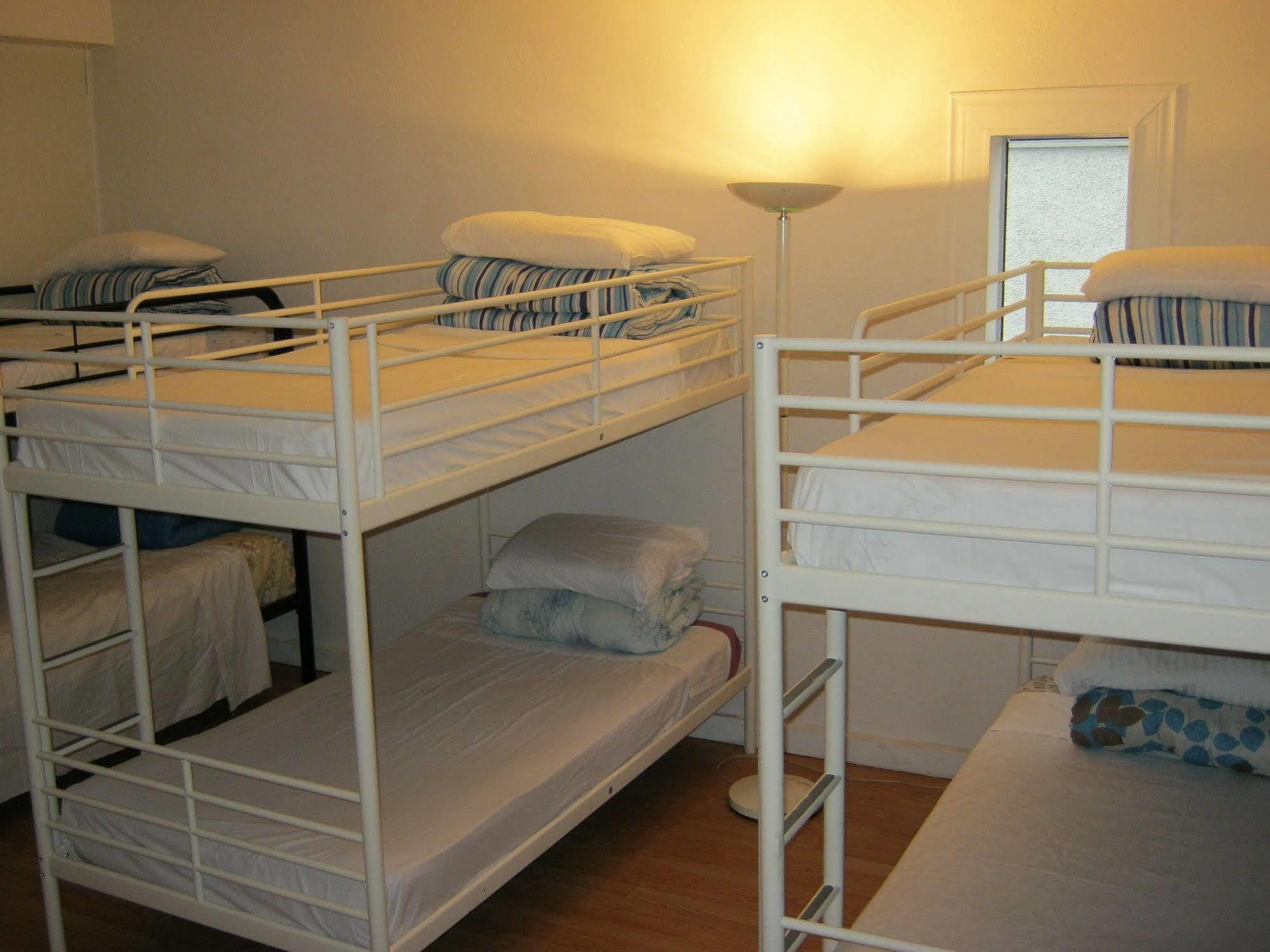 Kelowna Okanagan Lake Hostel Ngoại thất bức ảnh