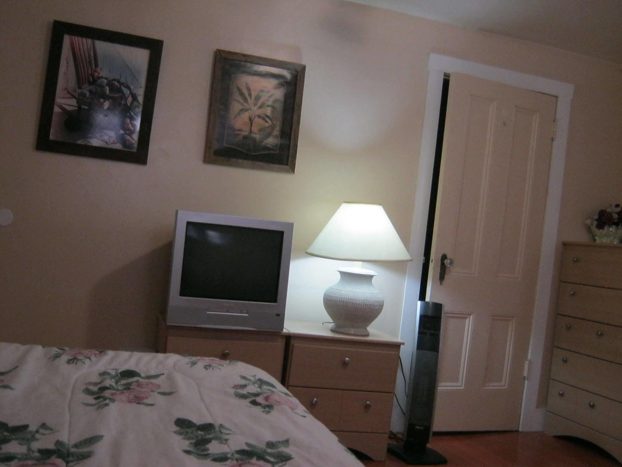 Kelowna Okanagan Lake Hostel Ngoại thất bức ảnh