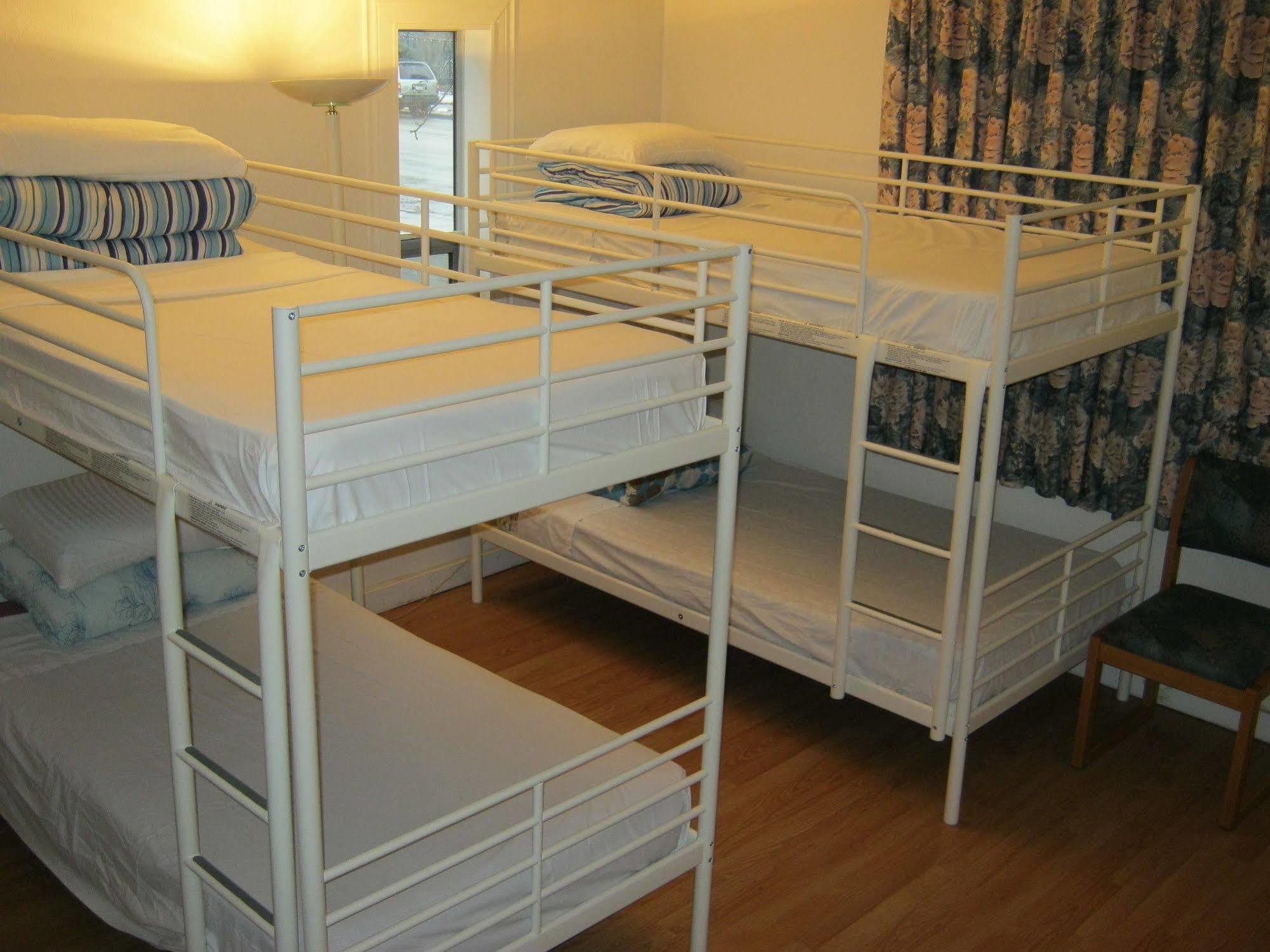 Kelowna Okanagan Lake Hostel Ngoại thất bức ảnh