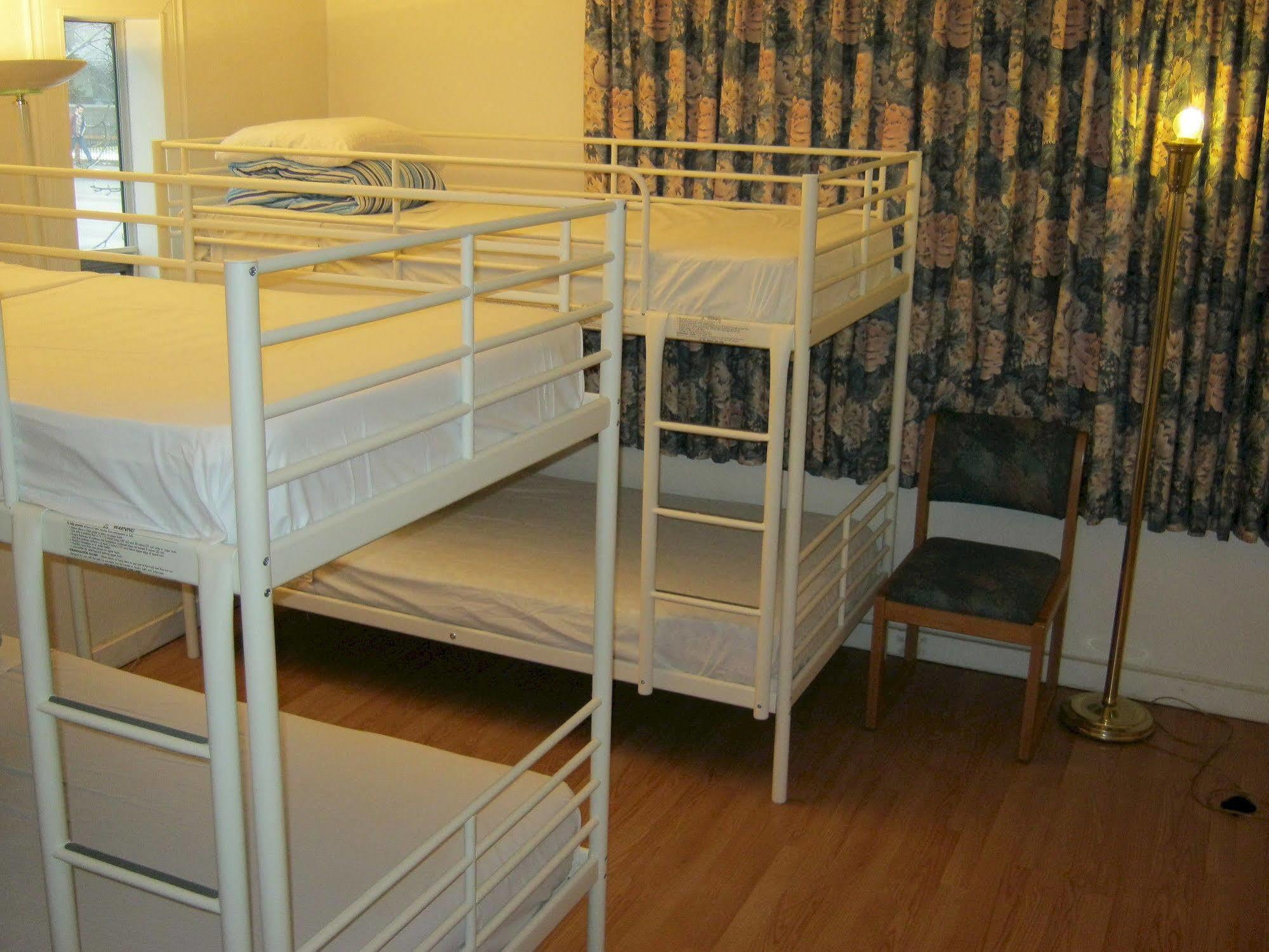 Kelowna Okanagan Lake Hostel Ngoại thất bức ảnh
