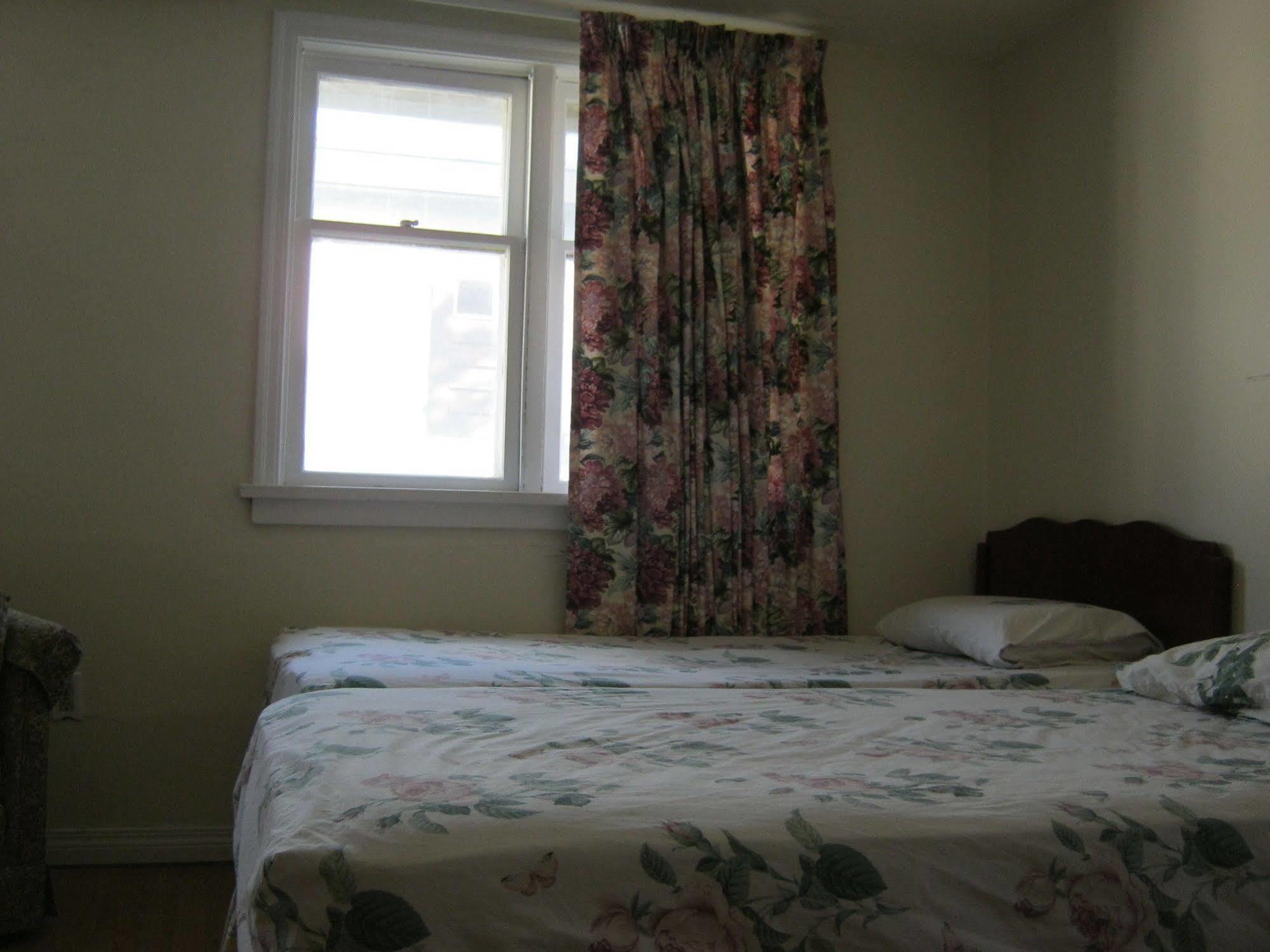 Kelowna Okanagan Lake Hostel Ngoại thất bức ảnh